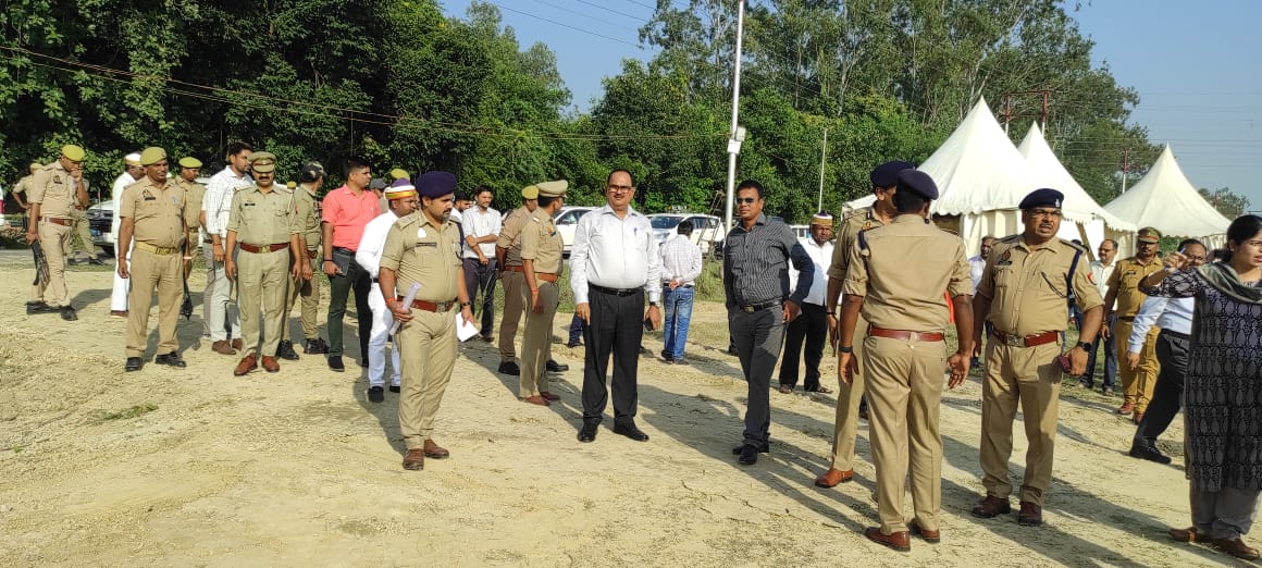 मा. मुख्यमंत्री जी के प्रस्तावित जनपद भ्रमण कार्यक्रम को लेकर मंडलायुक्त व आईजी ने कार्यक्रम स्थल का किया निरीक्षण  सुरक्षा व्यवस्था सहित अन्य व्यवस्थाएं सुनिश्चित करने के दिए निर्देश।