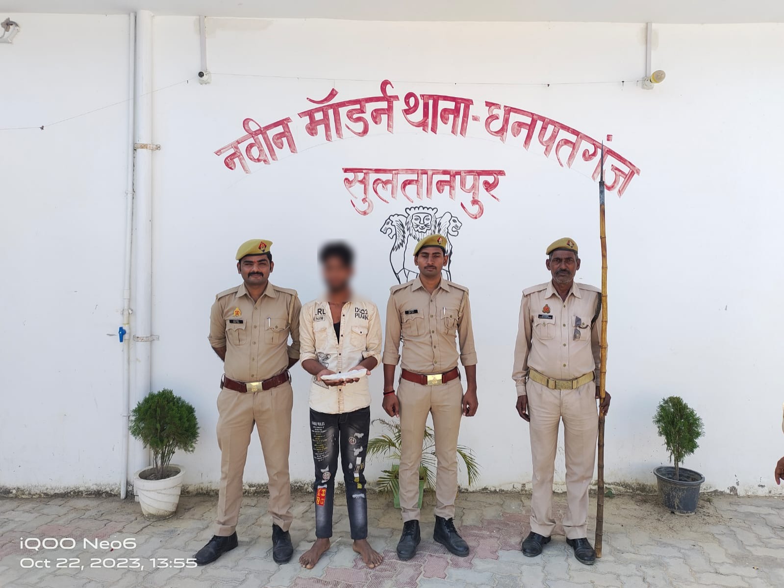 पुलिस अधीक्षक सुलतानपुर सोमेन बर्मा के निर्देशन एवं अपर पुलिस अधीक्षक विपुल कुमार श्रीवास्तव व क्षेत्राधिकारी जयसिंहपुर प्रशान्त सिंह के पर्यवेक्षण में अपराध एवं अपराधियों ,वांछित वारण्टी के विरुद्ध चलाये जा रहे अभियान के तहत