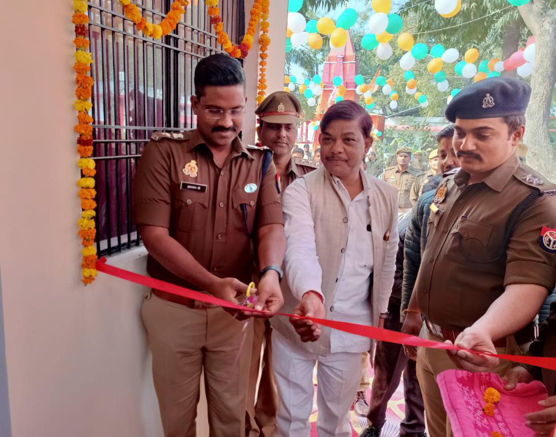 पुलिस अधीक्षक अमेठी द्वारा थाना मुसाफिरखाना में नव निर्मित इन्टीग्रेटेड सीसीटीवी कन्ट्रोल रुम का किया गया उदघाटन* ।