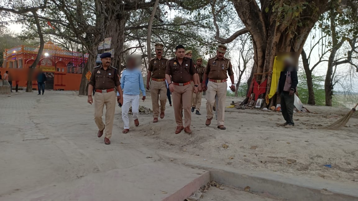 महाशिवरात्रि के दृष्टिगत पुलिस अधीक्षक अमेठी द्वारा दण्डेश्वरधाम मंदिर का किया गया निरीक्षण