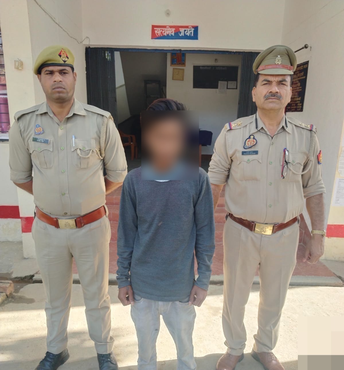 थाना भाले सुल्तान शहीद स्मारक पुलिस द्वारा  नफर वांछित अभियुक्त गिरफ्तार व अपह्रता बरामद ।