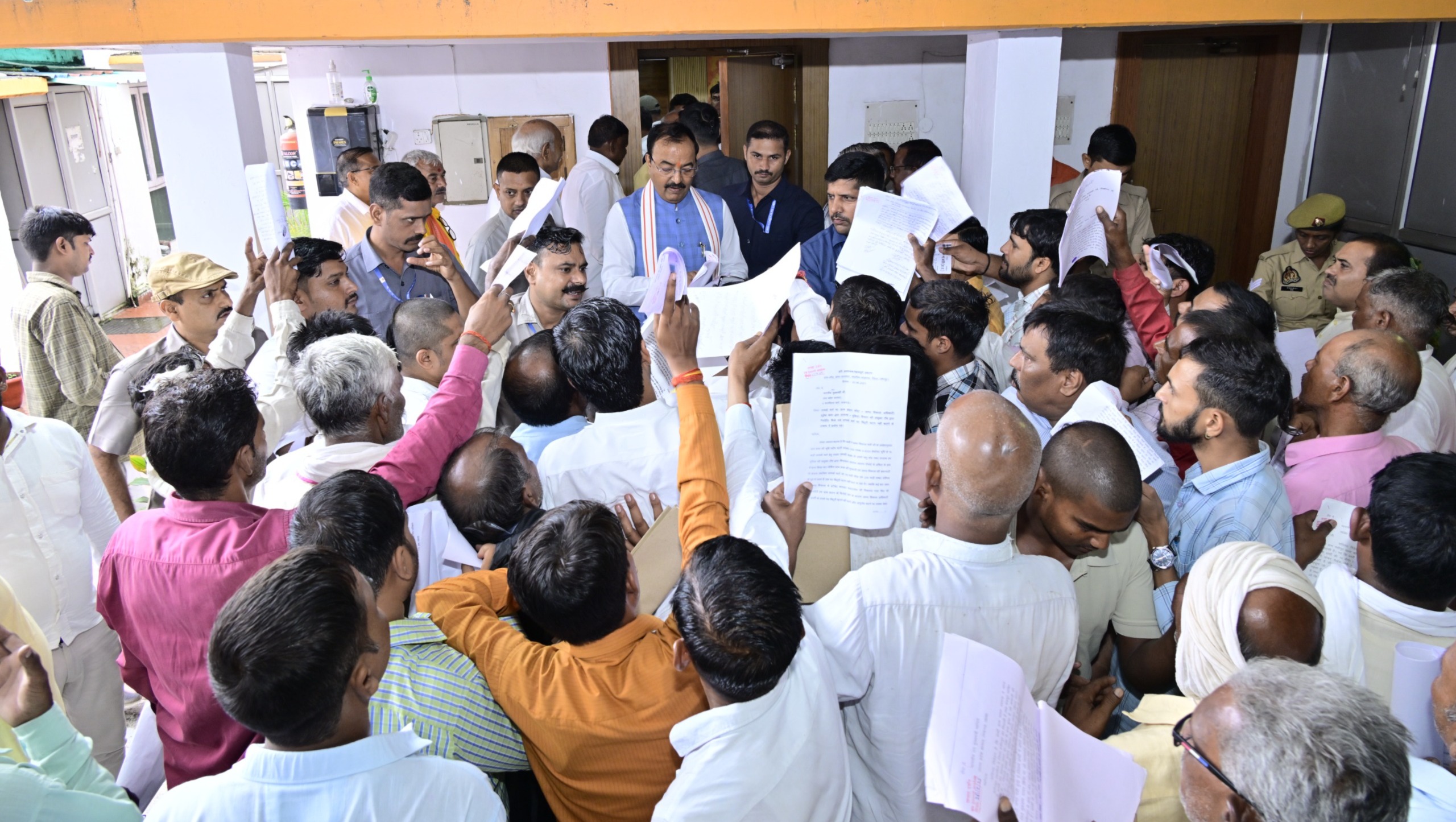 जनता दर्शन में उप मुख्यमंत्री ने सुनी समस्याएं, दिए त्वरित निस्तारण के निर्देश