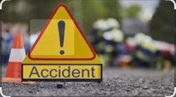 ट्रक व बाइक की भिड़ंत मे एक ब्यक्ति गम्भीर रूप से घायल