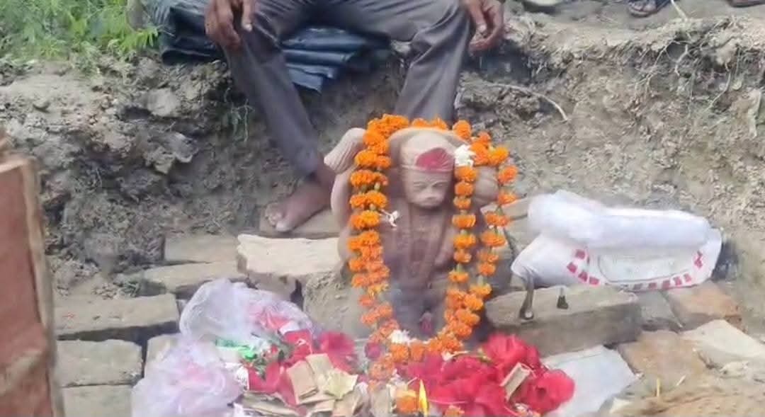 तालाब से निकली हनुमान जी की प्रतिमा,