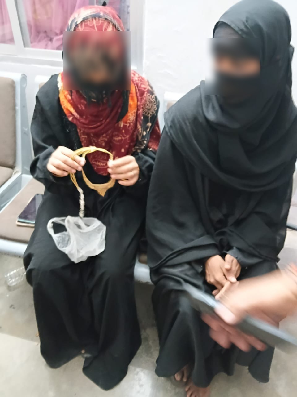 महिला को बेहोश कर चोरी का आरोप