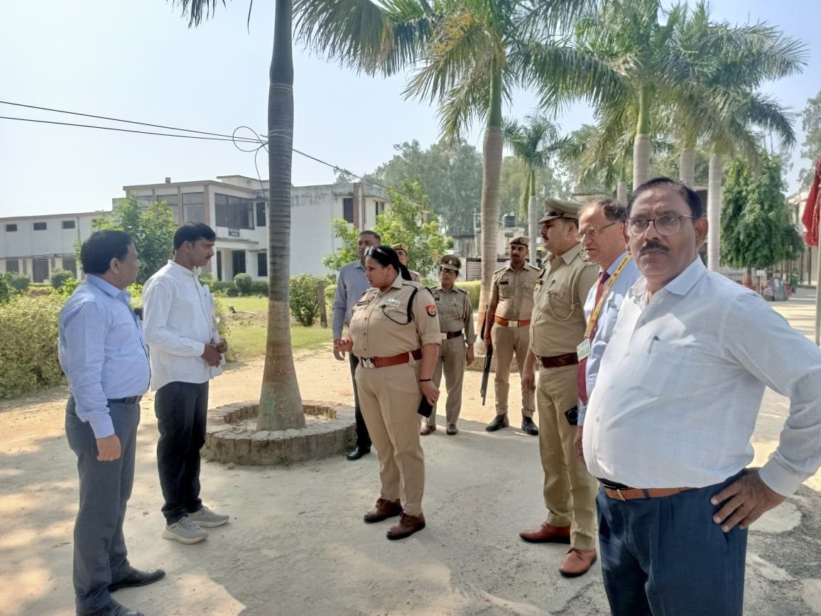 पुलिस अधीक्षक  द्वारा उत्तर प्रदेश लोक सेवा आयोग द्वारा आयोजित पी0सी0एस0 परीक्षा केन्द्रों का किया गया निरीक्षण ।