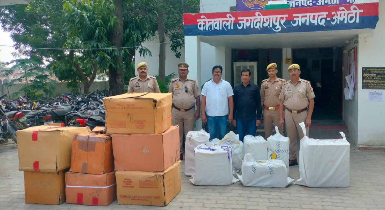 अवैध पटाखा बिक्री व भण्डारण करने वाले दो अभियुक्त गिरफ्तार