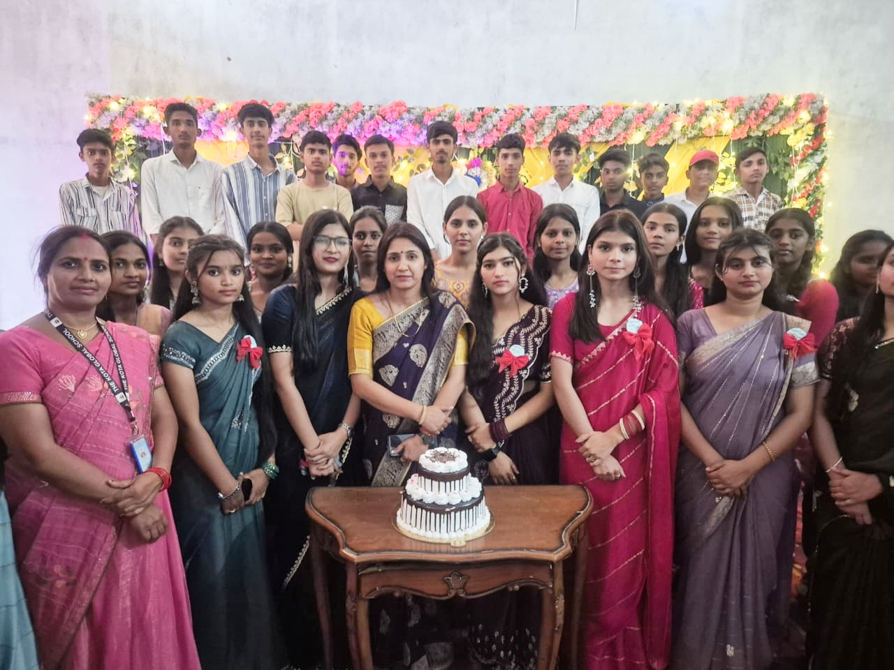 अजनबी से परिवार तक का सफर, भावनाओं से सराबोर रही विदाई : पुनीता सिंह  👉 कोटा ग्लोबल स्कूल में हंसी, खुशी और यादों के साथ सजी भावपूर्ण विदाई  👉 जूनियर छात्राओं ने सीनियर्स को दी यादगार विदाई