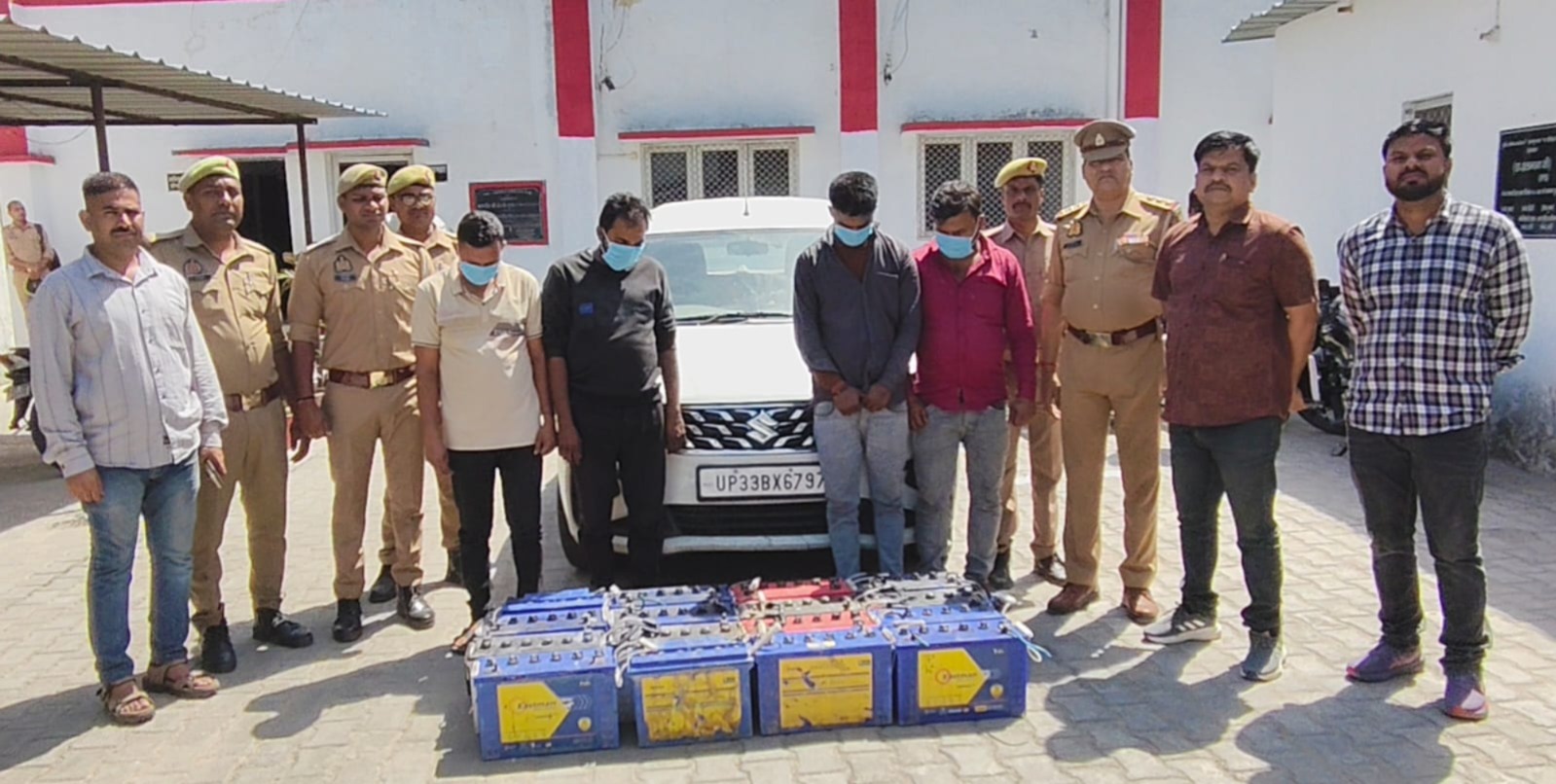 बैट्री चोरियों के 05 अभियोगों का अनावरण, 04 नफर अन्तर्जनपदीय शातिर बैट्री चोर गिरफ्तार,