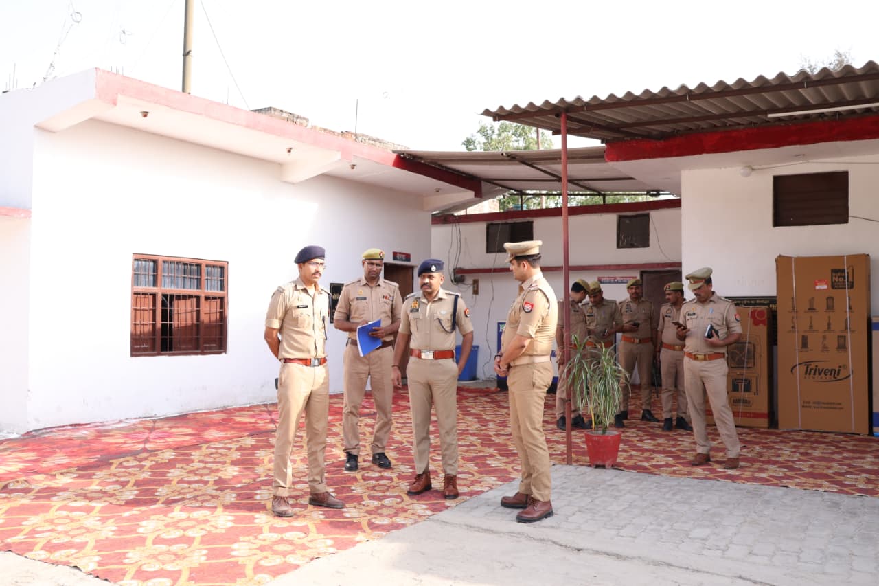 पुलिस अधीक्षक  द्वारा थाना इन्हौना का किया गया वार्षिक निरीक्षण