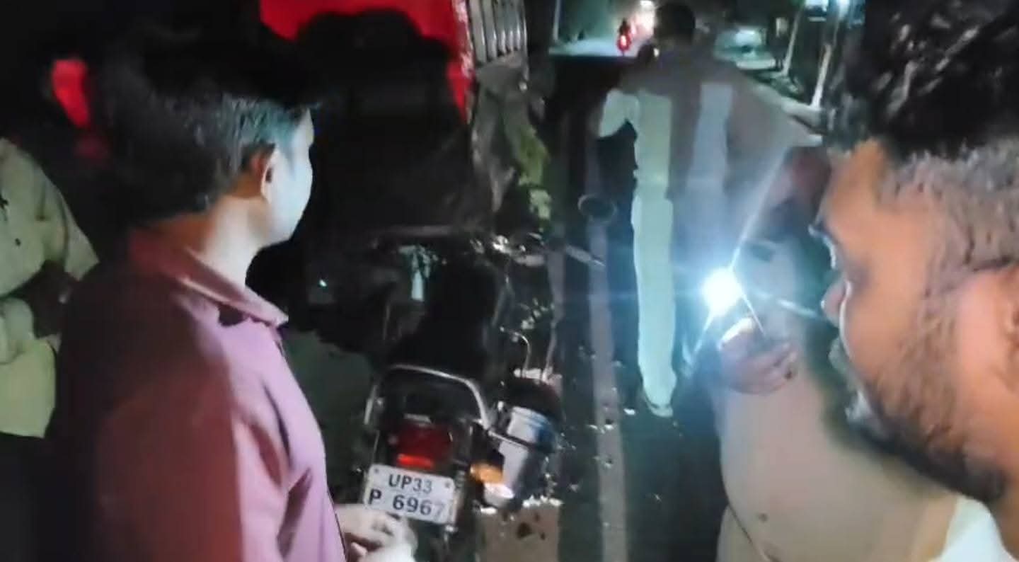 तेज़ रफ्तार का कहर: खड़ी पिकअप से टकराई बाइक, युवक की मौत