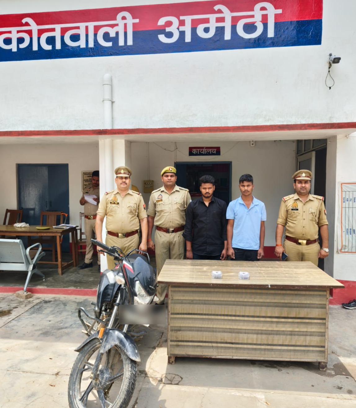 एटीएम कार्ड बदलकर रुपये निकालने वाले अन्तर्जनपदीय 02 अभियुक्त “ऑपरेशऩ चक्रव्यूह” के तहत गिरफ्तार ।