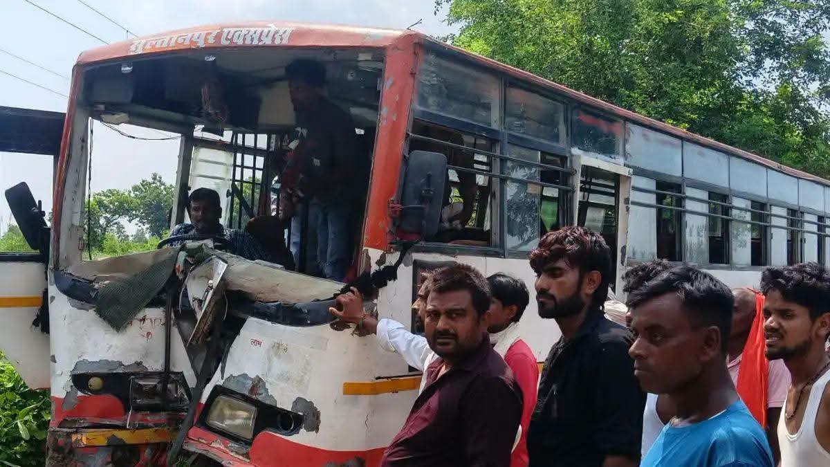स्टेयरिंग फेल होने से डिवाइडर से टकराई दर्शनार्थियों से भरी बस,