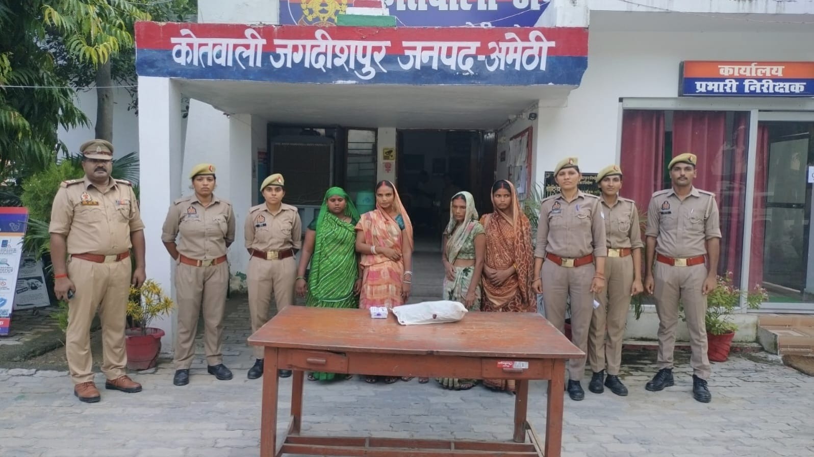 लूट की घटना कारित करने वाली अन्तर्जनपदीय 04 अभियुक्ता गिरफ्ता